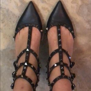 ••SOLD•••Valentino Garavani Noir Pumps